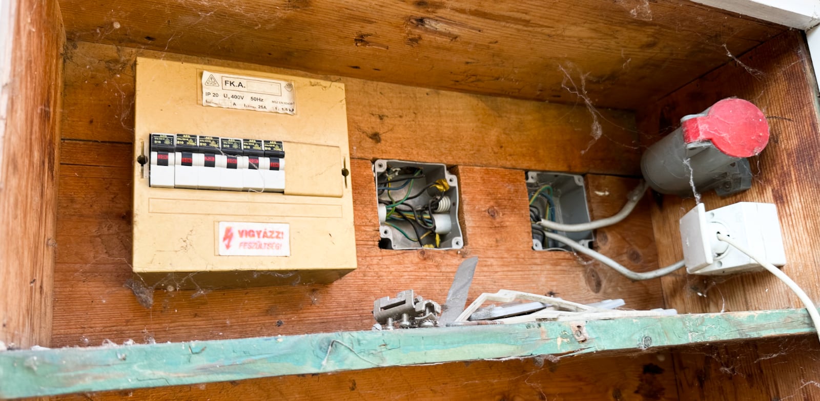 a régi elosztó distribution-box-before